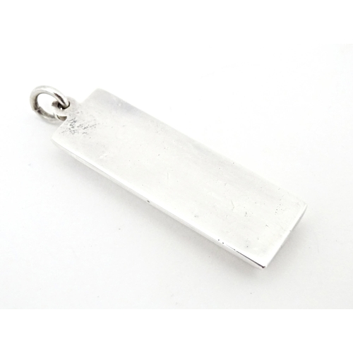 695 - A silver ingot style pendant hallmarked Sheffield 1977. Approx 1 3/4