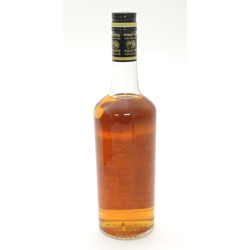 1080 - Whisky : a mid 20thC bottle of Red Hackle blended Scotch Whisky , by Hepburn & Ross Glasgow. 26 2/3 ... 