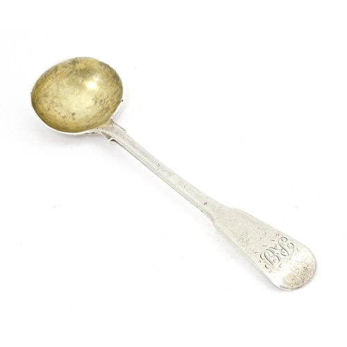 387 - A Geo III silver Fiddle pattern salt spoon hallmarked London 1809, maker John Lias. Together with a ... 