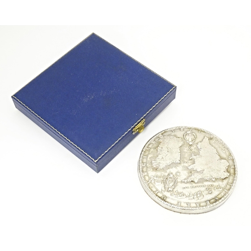 393 - A 1974 silver replica of the England Great Seal 1651, depicting the map of England & Ireland, hallma... 