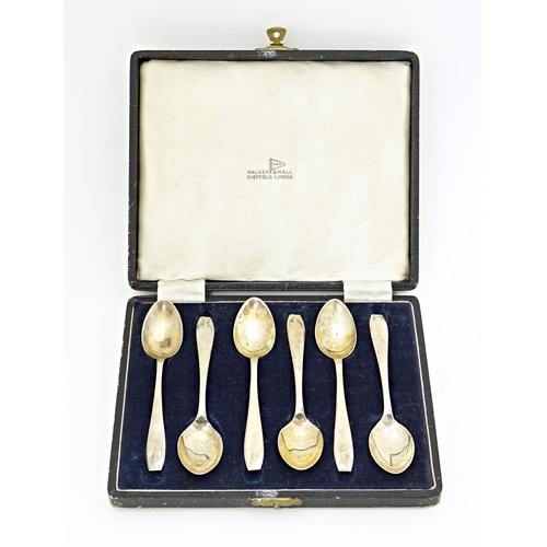 513 - Six Art Deco silver teaspoons hallmarked Sheffield 1947 maker Viners Ltd. Approx 4 1/2