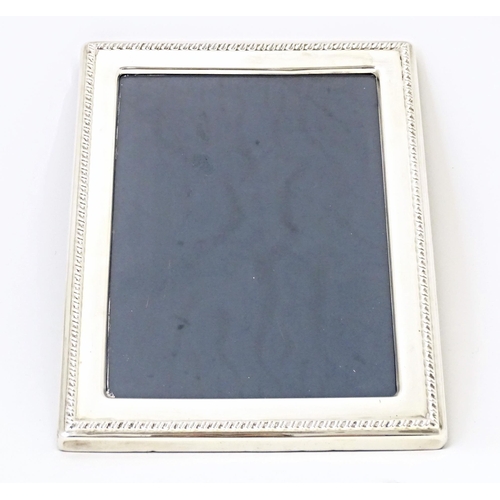 510 - A photograph frame with silver surround hallmarked Sheffield 1992 maker Mappin & Webb. Approx. 8 3/4... 