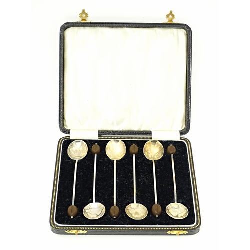 512 - A cased set of 6 Art Deco coffee spoons with shaped bowls and coffee bean handles Hallmarked Birming... 