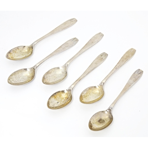 513 - Six Art Deco silver teaspoons hallmarked Sheffield 1947 maker Viners Ltd. Approx 4 1/2