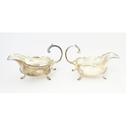 530 - A pair of Victorian silver plate sauce boats. Approx. 8 3/4