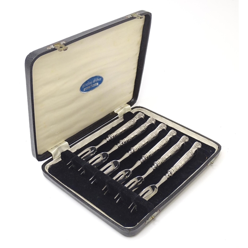 504 - A cased set of six silver handled King's pattern pastry forks, hallmarked Sheffield 1965, maker Harr... 