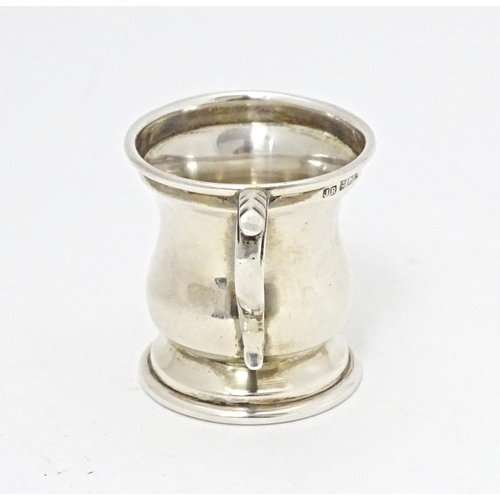 320 - A silver miniature cup / tankard with loop handle hallmarked Birmingham 1963, maker John Rose. Appro... 