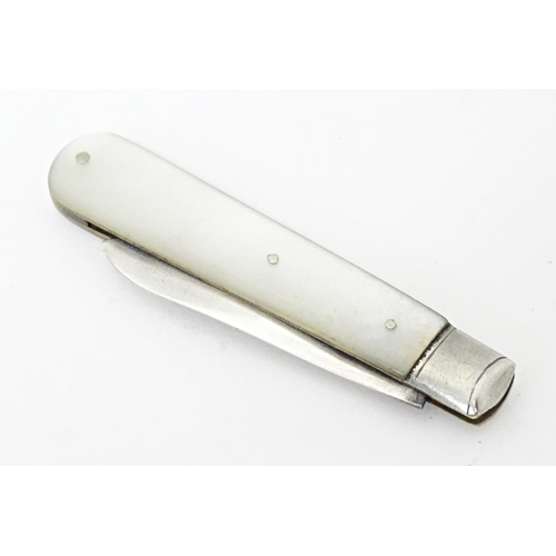 321 - A silver mother of pearl handled folding fruit knife, hallmarked Sheffield 1932, maker William Needh... 