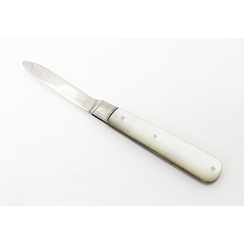 321 - A silver mother of pearl handled folding fruit knife, hallmarked Sheffield 1932, maker William Needh... 