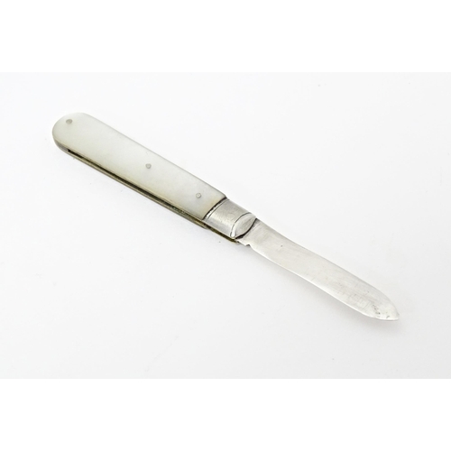 321 - A silver mother of pearl handled folding fruit knife, hallmarked Sheffield 1932, maker William Needh... 