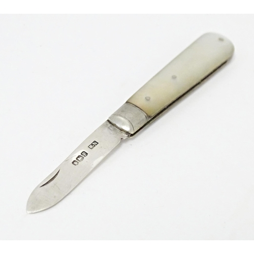 321 - A silver mother of pearl handled folding fruit knife, hallmarked Sheffield 1932, maker William Needh... 