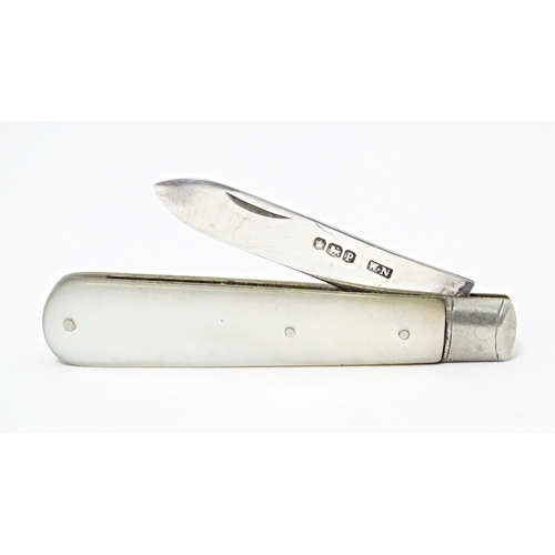 321 - A silver mother of pearl handled folding fruit knife, hallmarked Sheffield 1932, maker William Needh... 