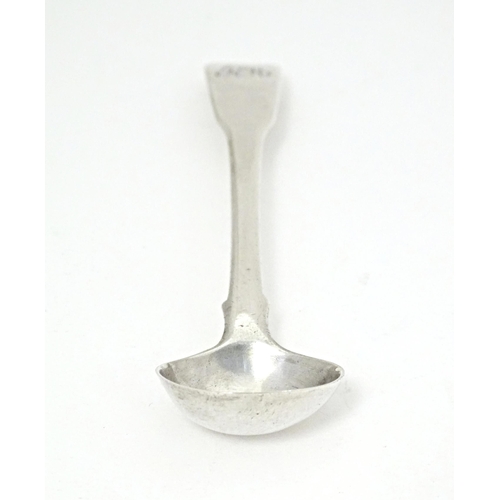 332 - A Geo III silver Fiddle pattern salt spoon, hallmarked London 1806, maker William Ely & William Fear... 