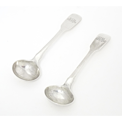 356 - A pair of Geo IV silver Fiddle pattern salt spoons, hallmarked London 1821, maker Richard Poulden. A... 