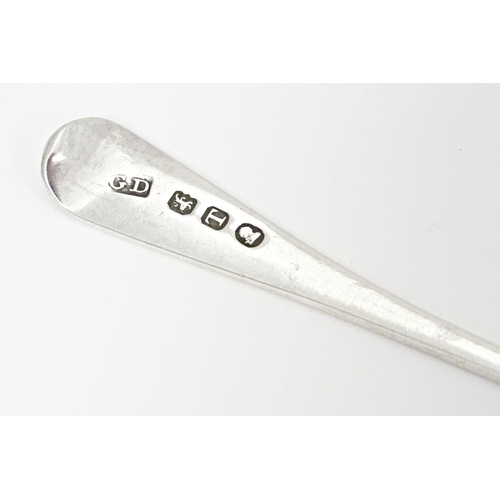 364 - A Geo III silver Fiddle pattern salt spoon, hallmarked London 1814, maker George Day. Approx. 4