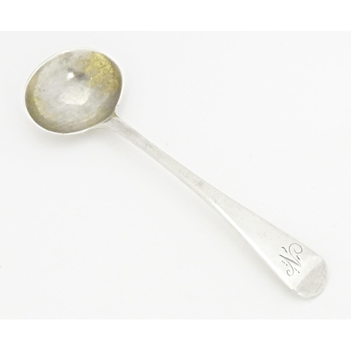 364 - A Geo III silver Fiddle pattern salt spoon, hallmarked London 1814, maker George Day. Approx. 4