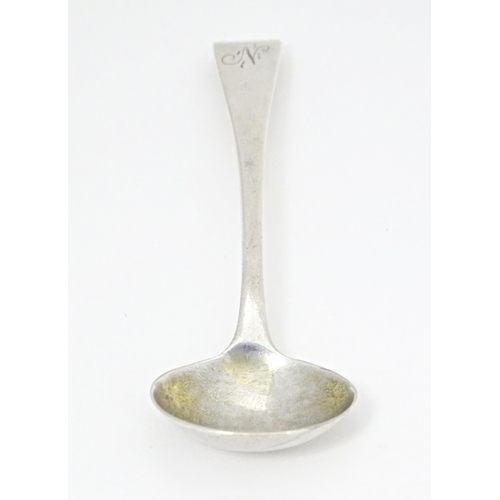 364 - A Geo III silver Fiddle pattern salt spoon, hallmarked London 1814, maker George Day. Approx. 4