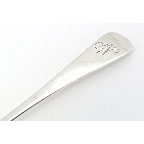 364 - A Geo III silver Fiddle pattern salt spoon, hallmarked London 1814, maker George Day. Approx. 4