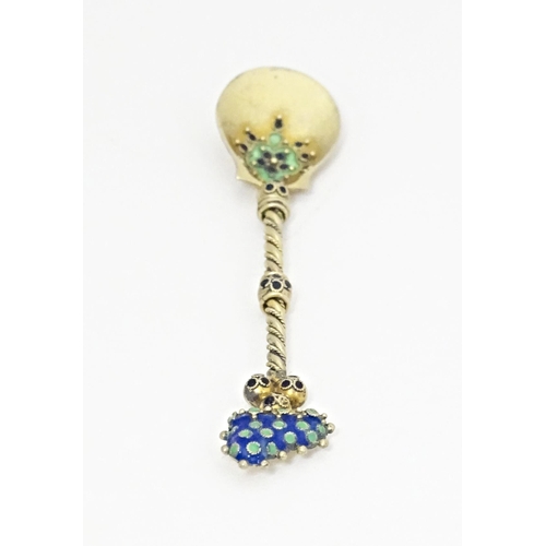 370 - A white metal salt spoon with gilded and enamel decoration in the Russian style. Approx. 2 3/4