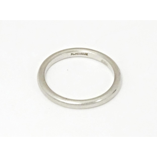 607 - A white metal ring, marked 'platinum'. Ring size approx. J