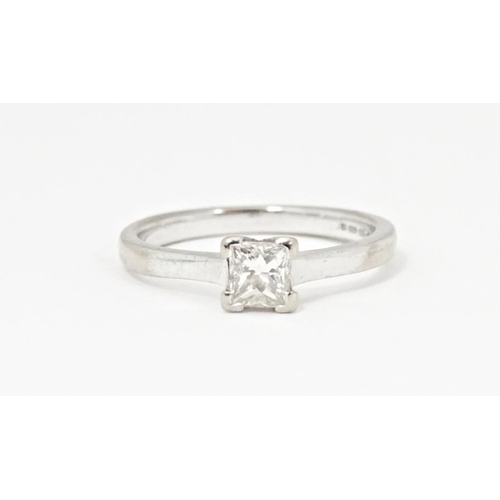 617 - A 18ct white gold diamond solitaire ring set with princess cut diamond, approx. 3mm wide. Ring size ... 