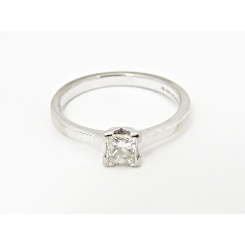 617 - A 18ct white gold diamond solitaire ring set with princess cut diamond, approx. 3mm wide. Ring size ... 