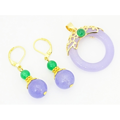 714 - A gilt metal suite of jewellery comprising drop earrings and pendant set with purple and bead hardst... 