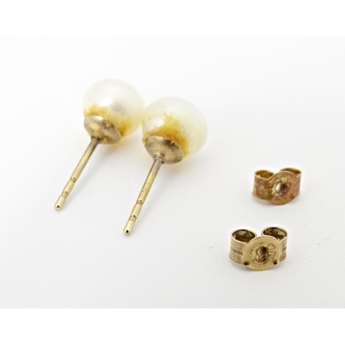 719 - A pair of pearl stud earrings