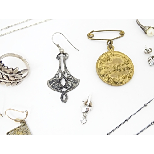 727 - A quantity of assorted jewellery, rings, necklace etc to include some silver examples