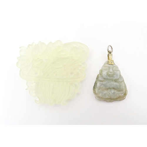 728 - An oriental carved  bowenite jade pendant approx 2