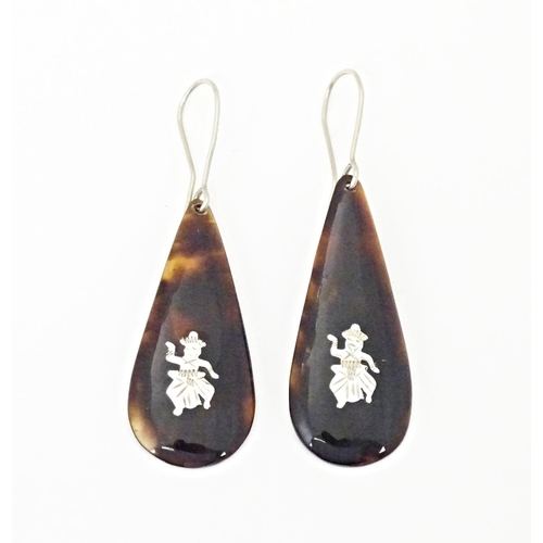 729 - A pair of tortoiseshell drop earrings. Approx 1 1/2