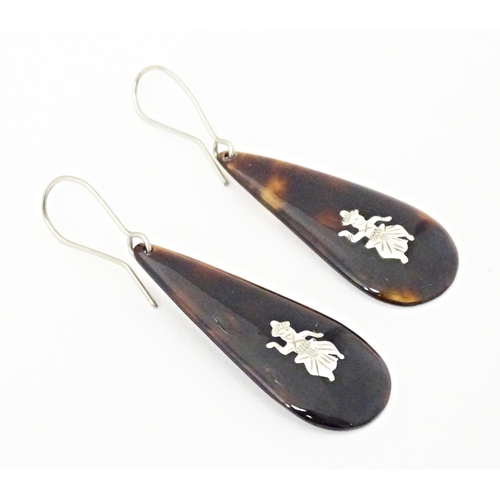 729 - A pair of tortoiseshell drop earrings. Approx 1 1/2