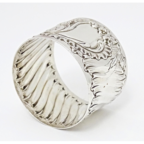 405 - A French silver napkin ring