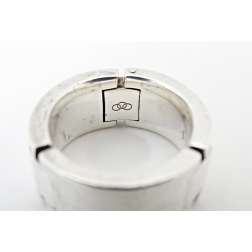 766 - A hallmarked silver interlocking ring by Links of London, hallmarked London 2007. Ring size approx. ... 