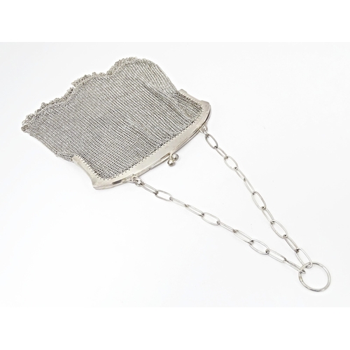 421 - An early 20thC silver bag / purse with mesh body and hanging chain, the top marked with silver impor... 