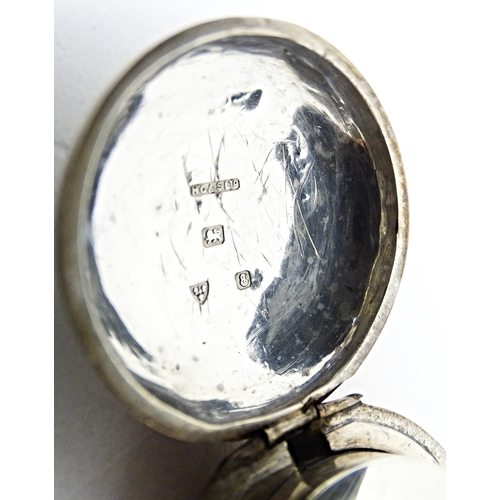 424 - A silver sovereign case hallmarked Chester 1905, maker Henry Griffiths & Sons. Approx. 1 1/4