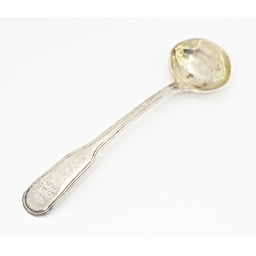 439 - A 19thC fiddle and thread pattern salt spoon. Hallmarked Edinburgh c.1806 4