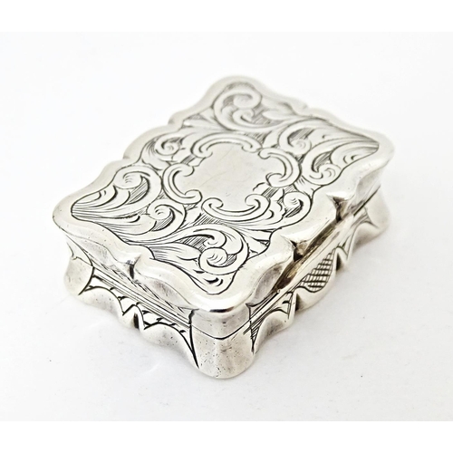 446 - A Victorian silver vinaigrette hallmarked Birmingham 1854, maker Hilliard & Thomason. 1 1/4