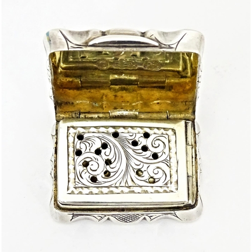 446 - A Victorian silver vinaigrette hallmarked Birmingham 1854, maker Hilliard & Thomason. 1 1/4