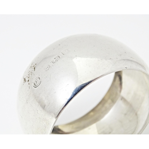 400 - A silver napkin ring hallmarked Birmingham 1914, maker Francis Howard Ltd.