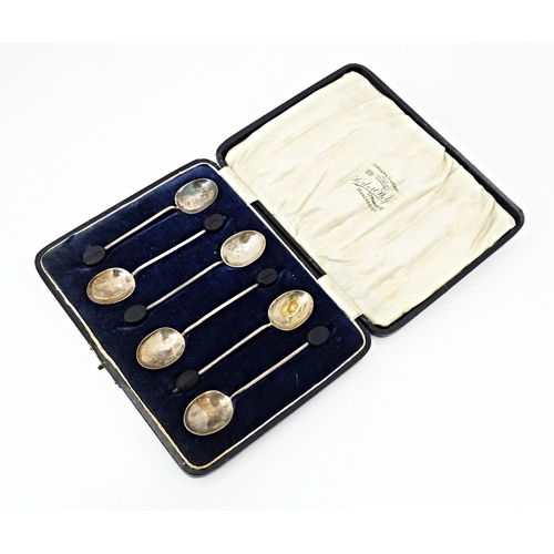 498 - A cased set of six silver coffee spoons with coffee bean terminals, hallmarked Birmingham 1922, make... 