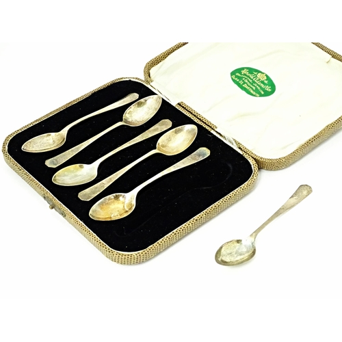 499 - A cased six silver teaspoons, hallmarked Sheffield 1929, maker James Deakin & Sons. Spoons approx. 4... 