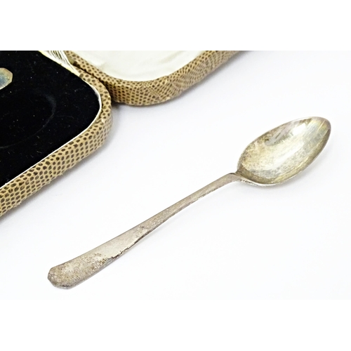 499 - A cased six silver teaspoons, hallmarked Sheffield 1929, maker James Deakin & Sons. Spoons approx. 4... 