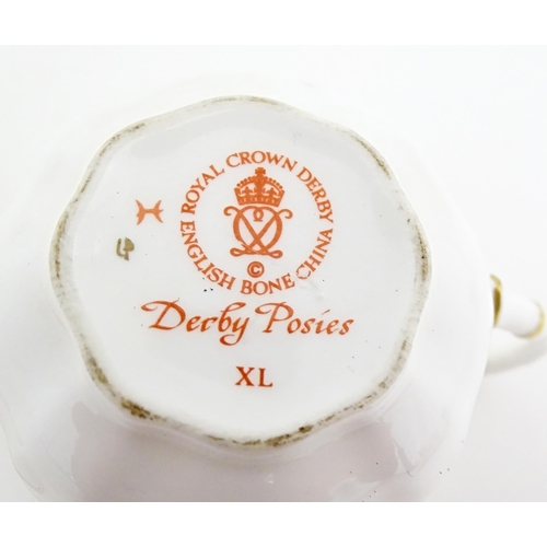 118 - A quantity of Royal Crown Derby tea wares in the Derby Posies pattern to include milk jug, twin hand... 