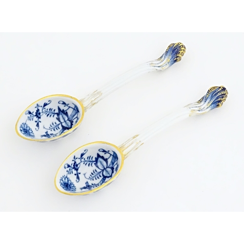 120 - A pair of Continental ceramic blue and white salad servers / spoons, decorated with floral and folia... 