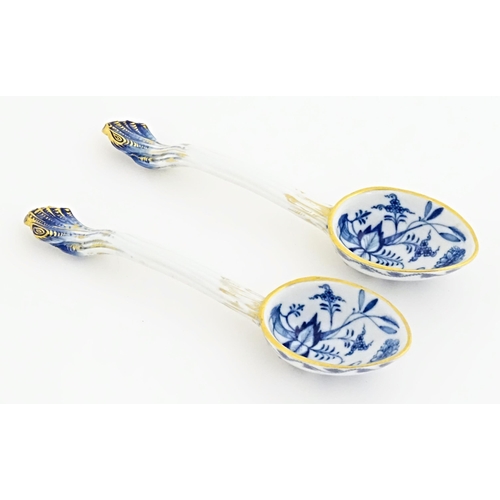 120 - A pair of Continental ceramic blue and white salad servers / spoons, decorated with floral and folia... 