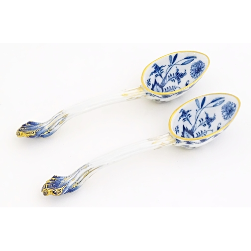 120 - A pair of Continental ceramic blue and white salad servers / spoons, decorated with floral and folia... 