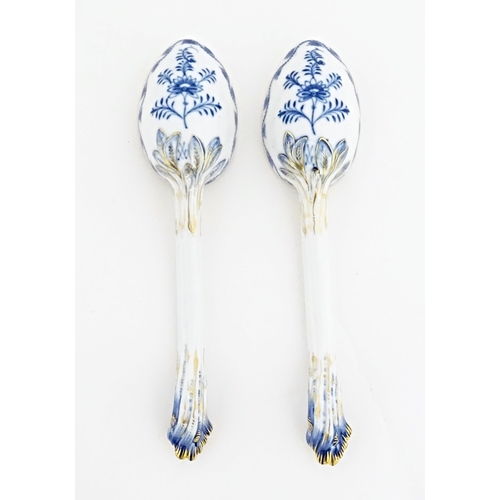 120 - A pair of Continental ceramic blue and white salad servers / spoons, decorated with floral and folia... 