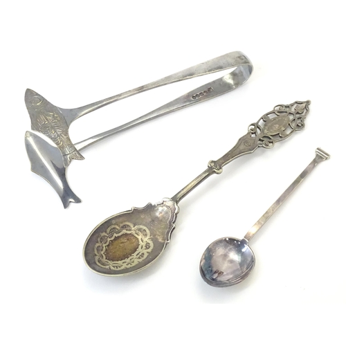 526 - A quantity of silver plated wares to include an oil and vinegar cruet, sardine servers, spoons, a te... 