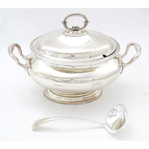 527 - A silver plate soup tureen and cover with ladle. Approx. 16